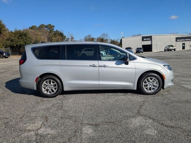 2024 Chrysler Voyager LX