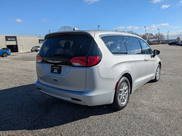 2024 Chrysler Voyager LX