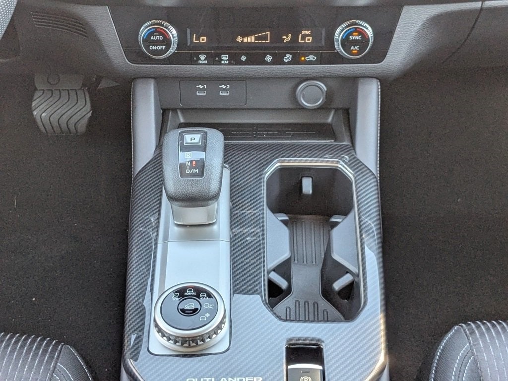 2025 Mitsubishi Outlander ES