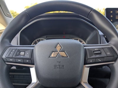 2025 Mitsubishi Outlander ES
