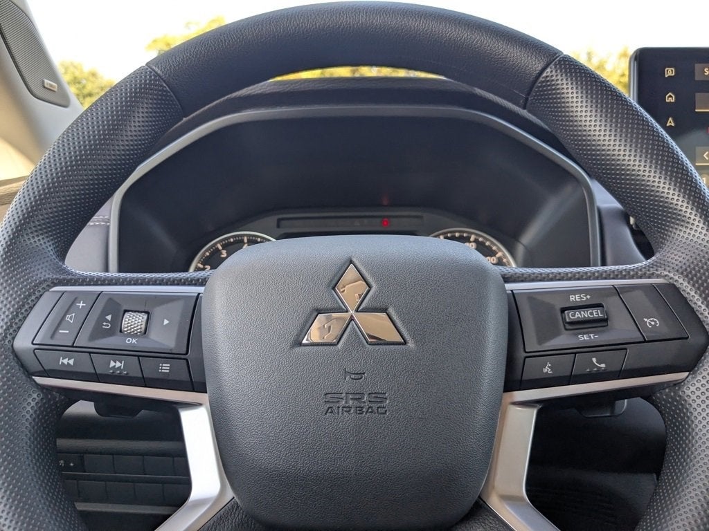 2025 Mitsubishi Outlander ES