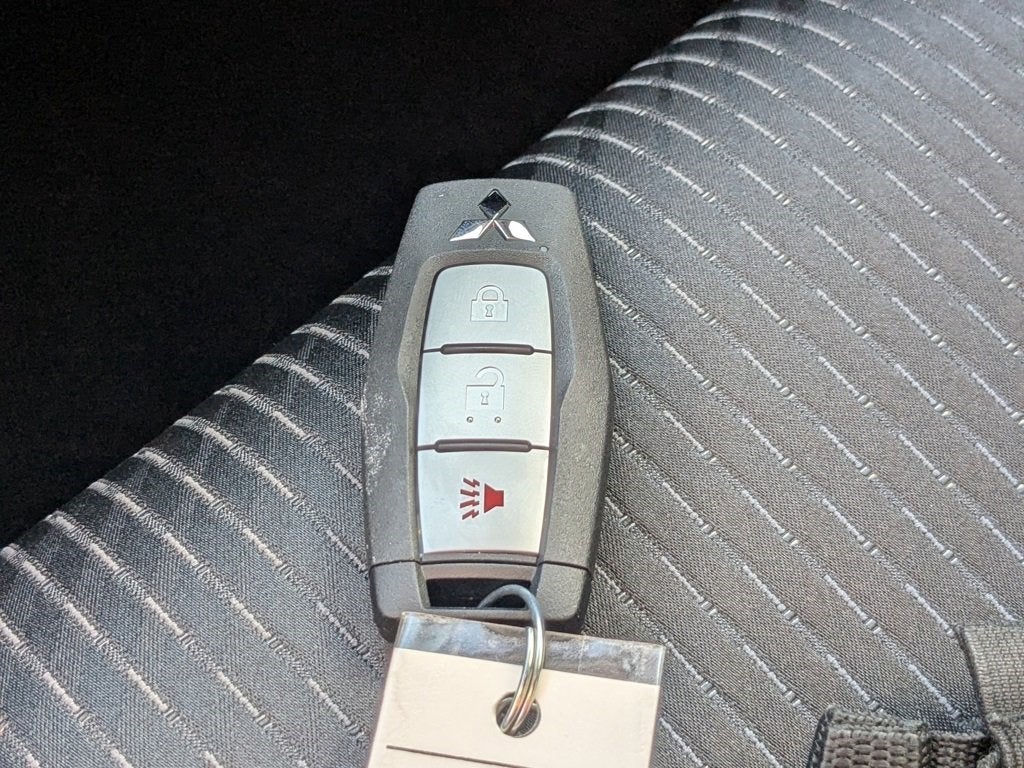 2025 Mitsubishi Outlander ES