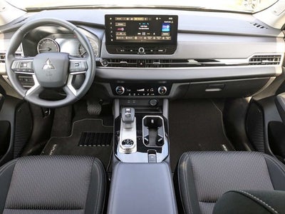 2026 Mitsubishi Outlander ES