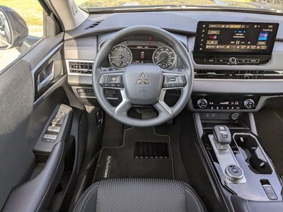 2026 Mitsubishi Outlander ES