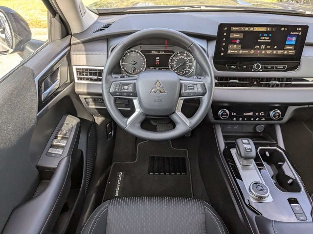 2026 Mitsubishi Outlander ES