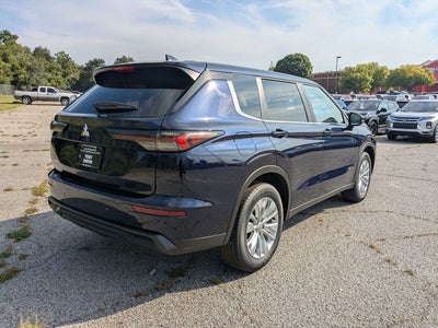 2026 Mitsubishi Outlander ES