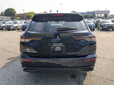2026 Mitsubishi Outlander ES