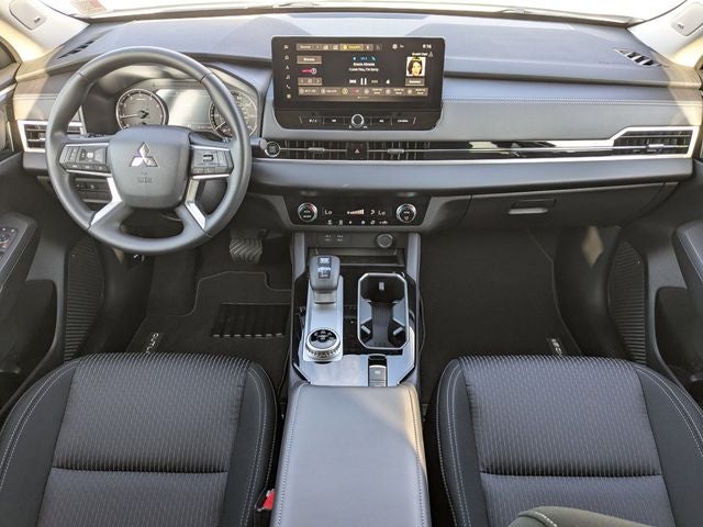 2026 Mitsubishi Outlander ES