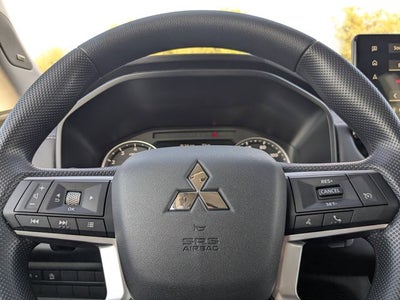 2026 Mitsubishi Outlander ES