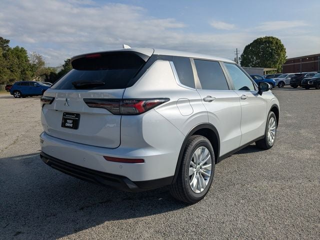 2026 Mitsubishi Outlander ES