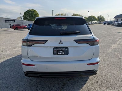 2026 Mitsubishi Outlander ES