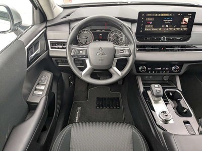 2026 Mitsubishi Outlander ES