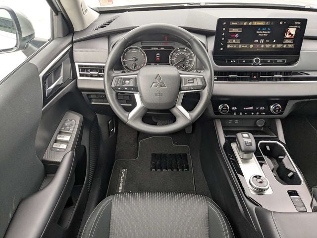 2026 Mitsubishi Outlander ES