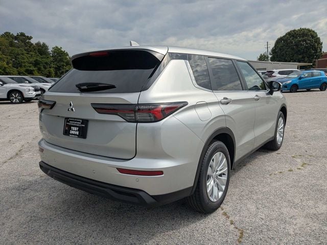 2026 Mitsubishi Outlander ES