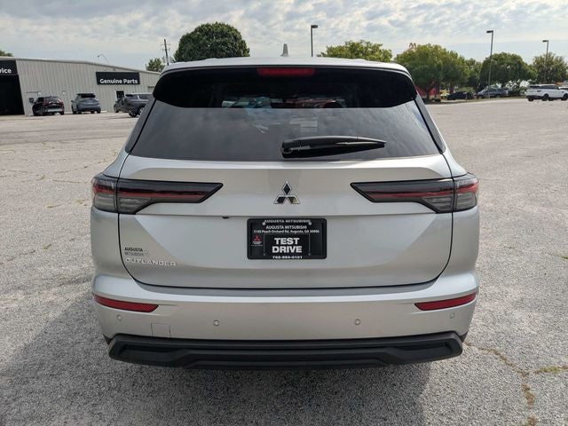 2026 Mitsubishi Outlander ES