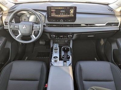 2026 Mitsubishi Outlander ES