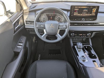 2026 Mitsubishi Outlander ES