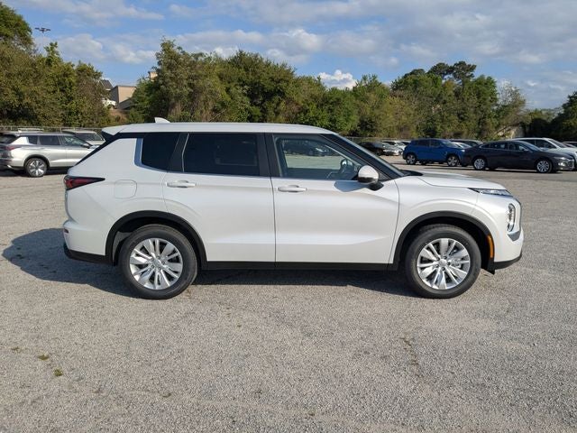 2026 Mitsubishi Outlander ES