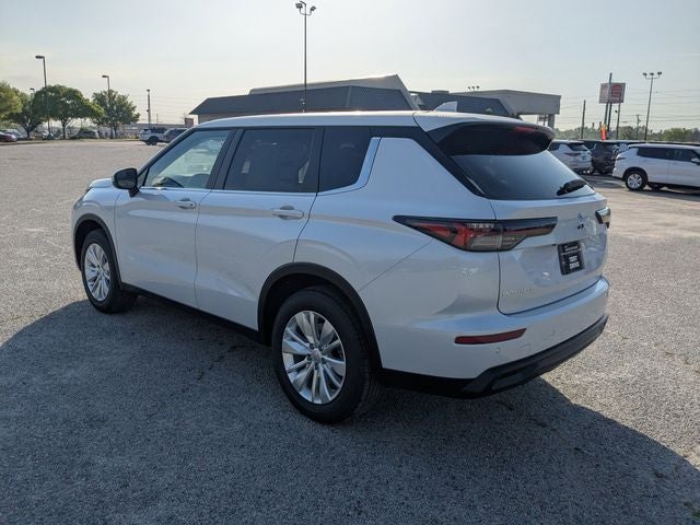 2026 Mitsubishi Outlander ES
