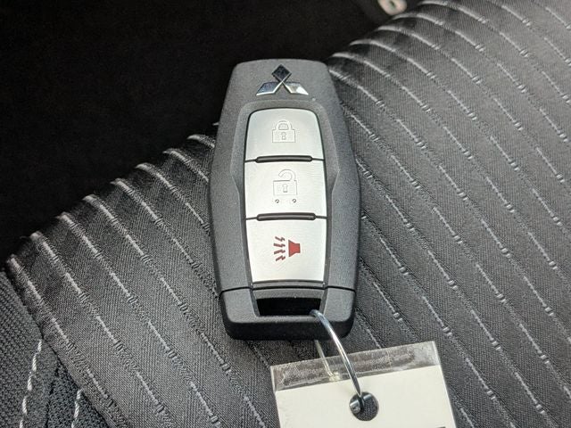 2026 Mitsubishi Outlander ES