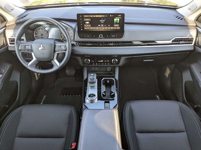 2026 Mitsubishi Outlander ES