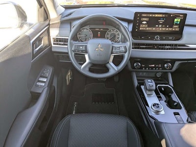 2026 Mitsubishi Outlander ES