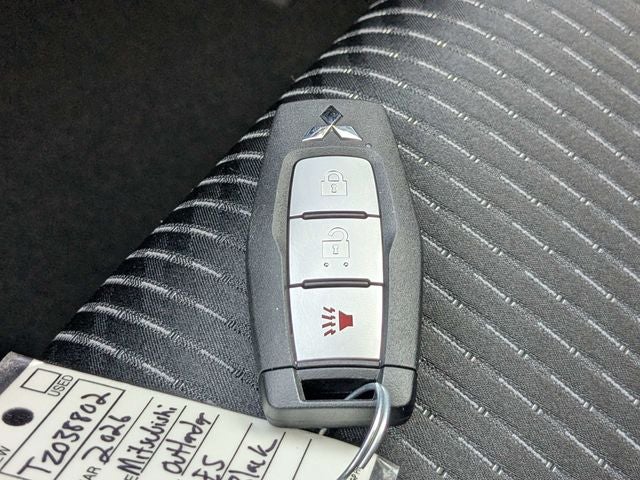 2026 Mitsubishi Outlander ES