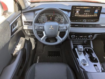 2026 Mitsubishi Outlander ES