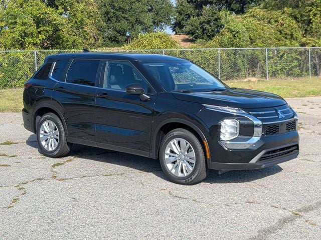2026 Mitsubishi Outlander ES