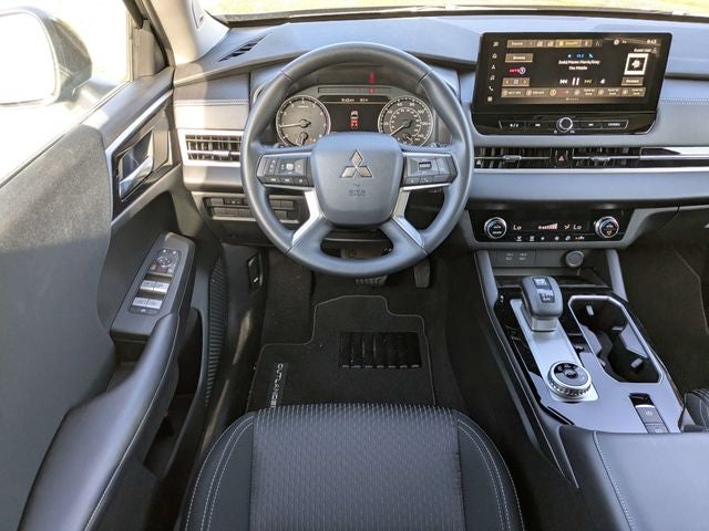 2026 Mitsubishi Outlander ES