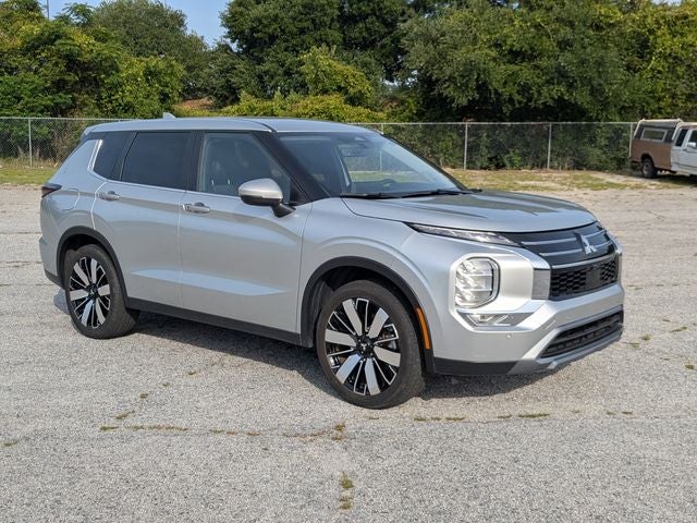 2025 Mitsubishi Outlander SE 2WD's photo