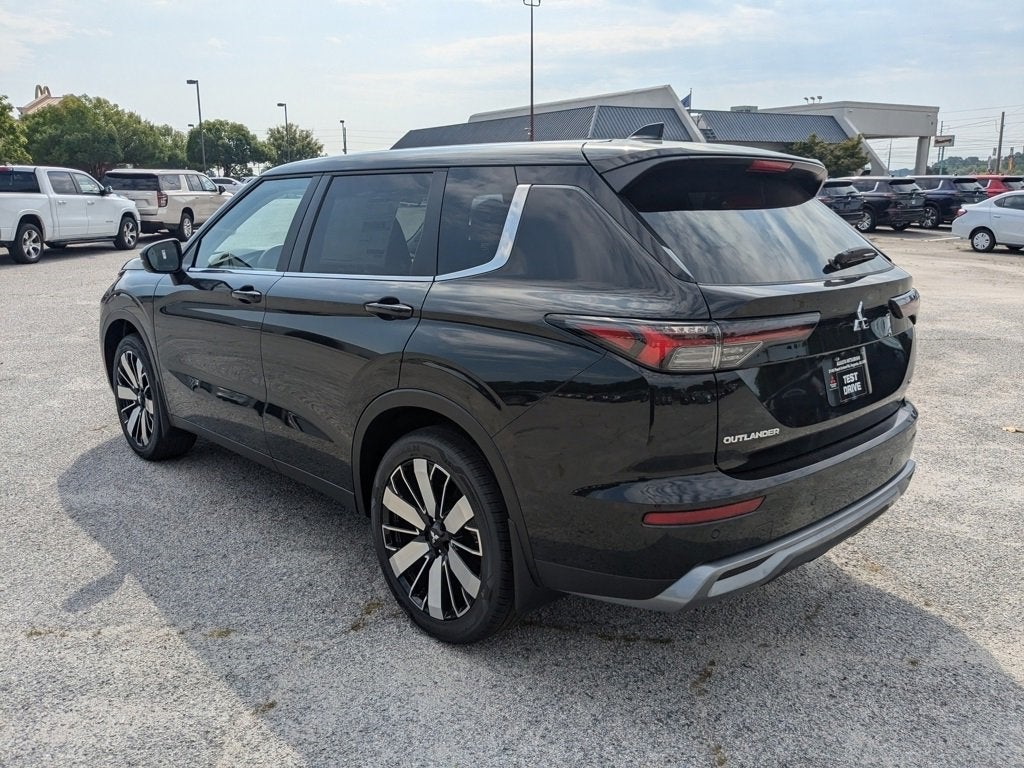 2025 Mitsubishi Outlander SE
