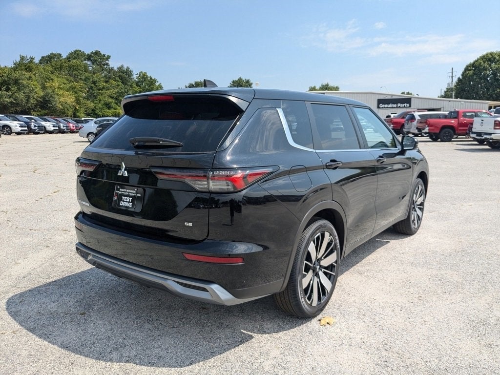 2025 Mitsubishi Outlander SE