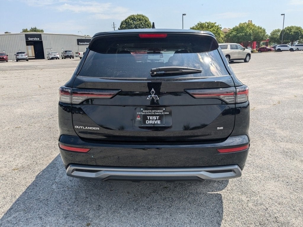 2025 Mitsubishi Outlander SE