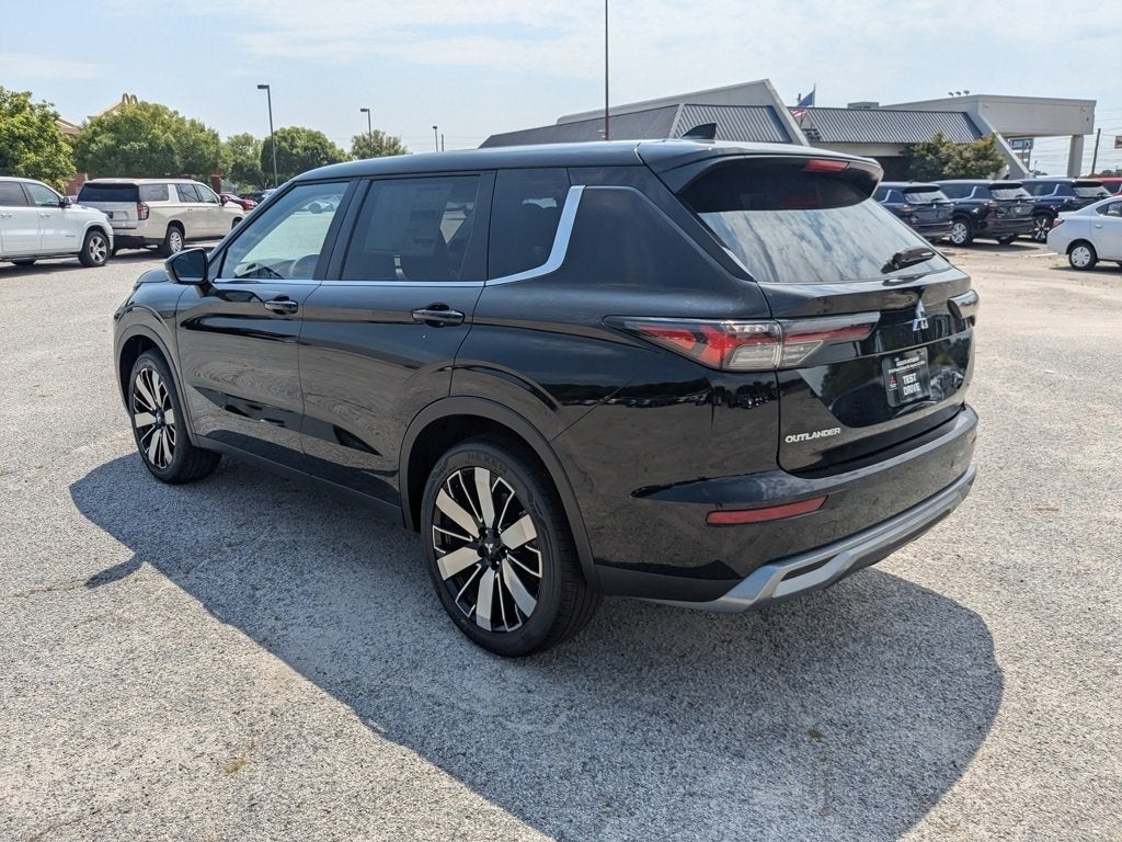 2025 Mitsubishi Outlander SE