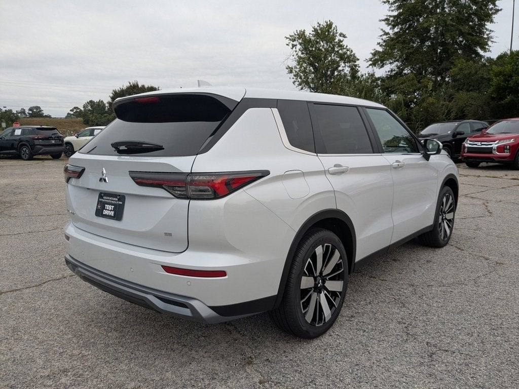 2025 Mitsubishi Outlander SE