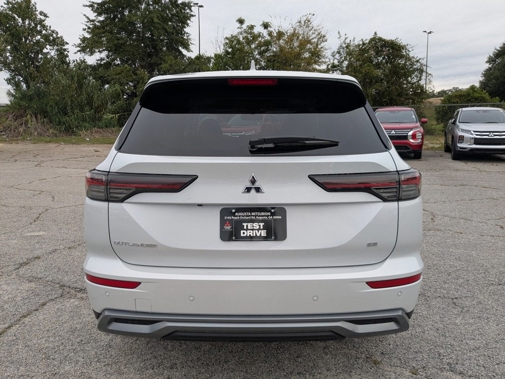 2025 Mitsubishi Outlander SE