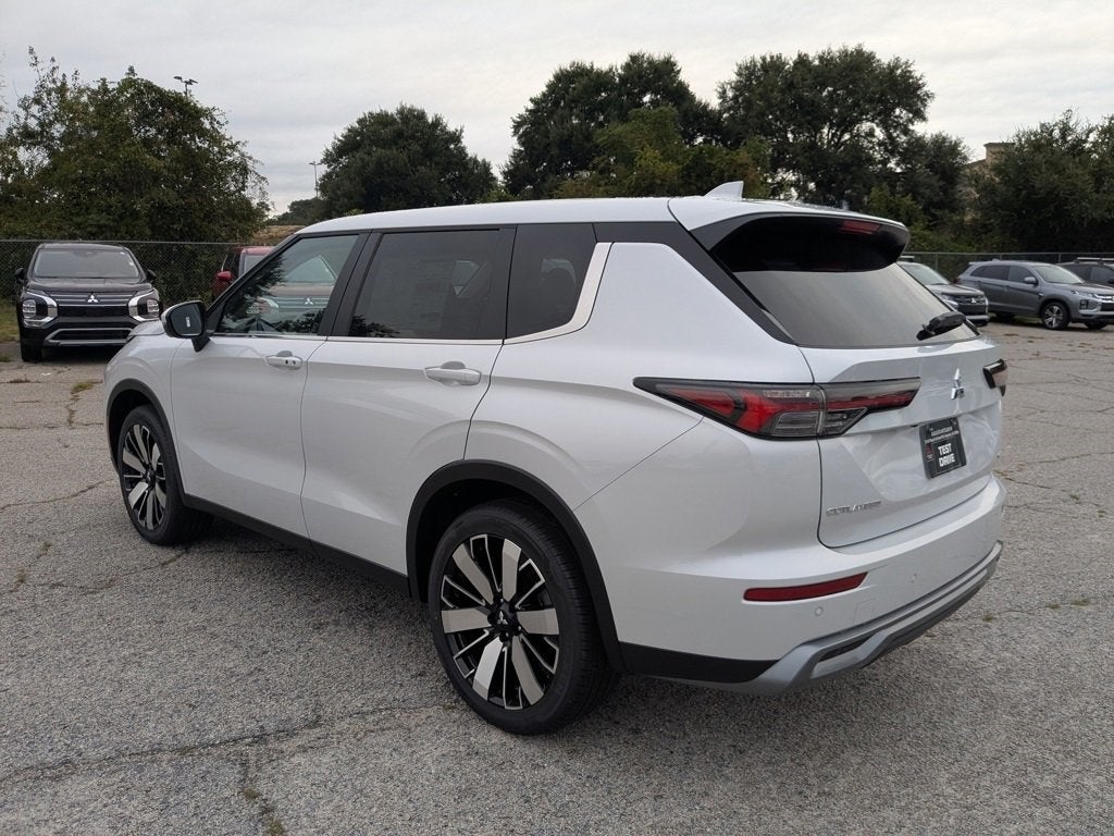 2025 Mitsubishi Outlander SE