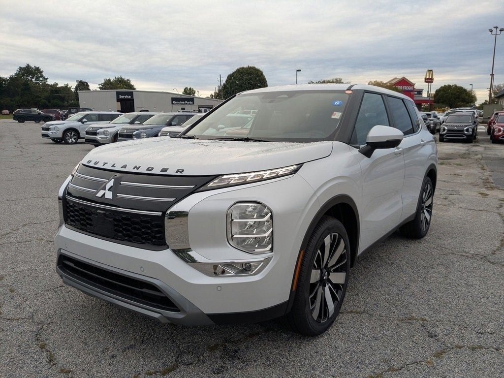 2025 Mitsubishi Outlander SE