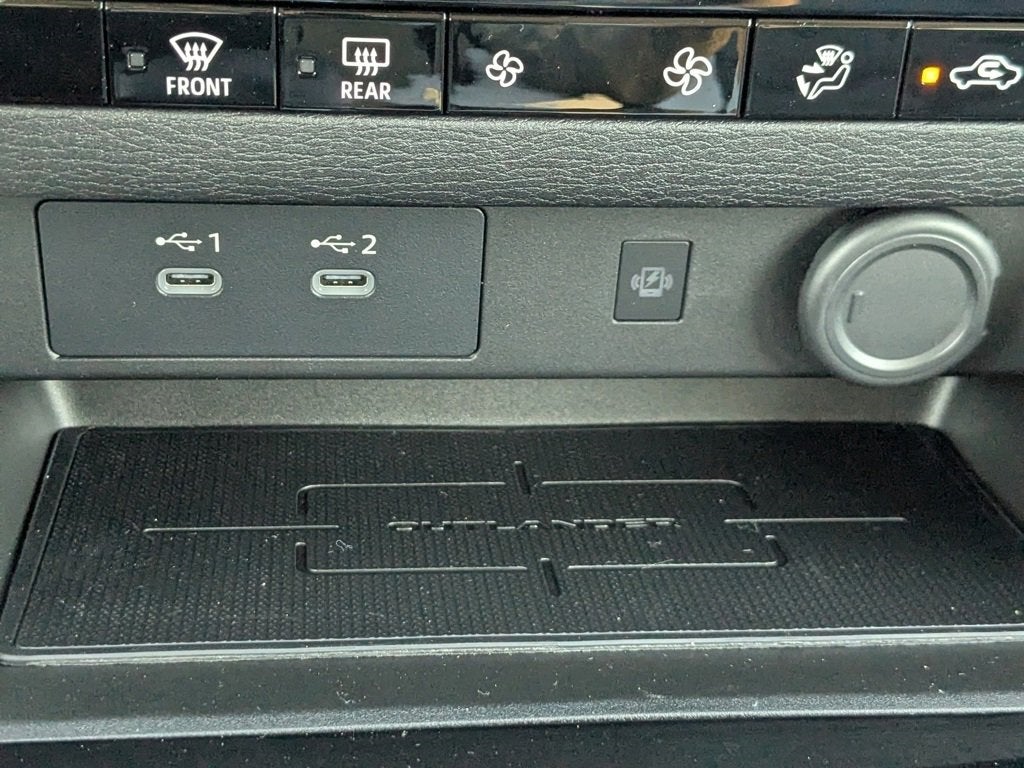 2025 Mitsubishi Outlander SE