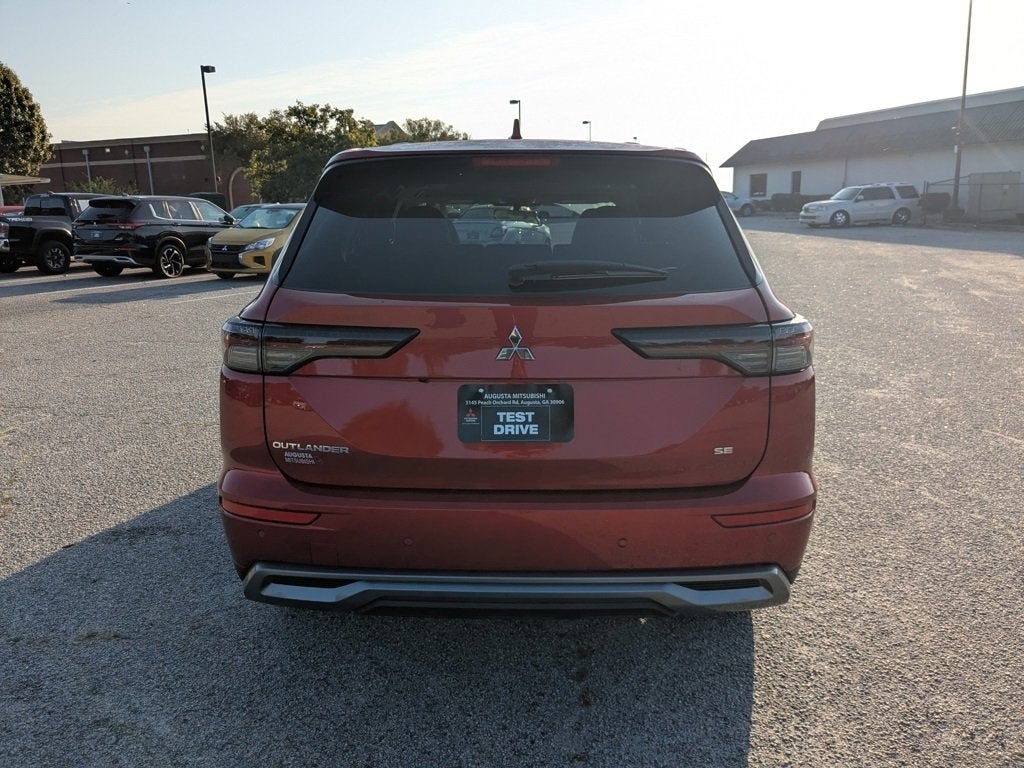 2025 Mitsubishi Outlander SE
