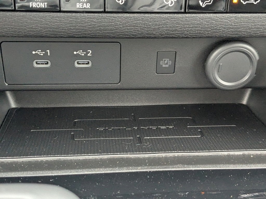 2025 Mitsubishi Outlander SE