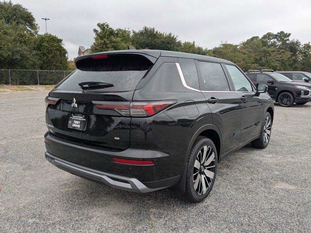 2025 Mitsubishi Outlander SE