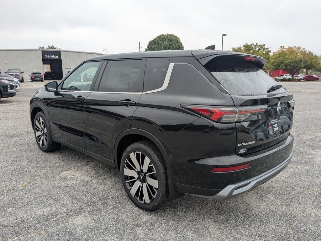 2025 Mitsubishi Outlander SE