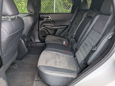 2024 Mitsubishi Outlander SE