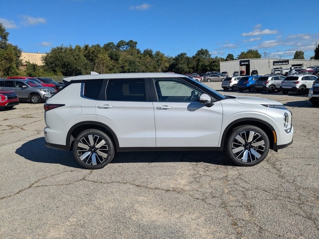 2025 Mitsubishi Outlander SE