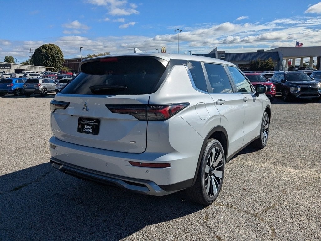 2025 Mitsubishi Outlander SE