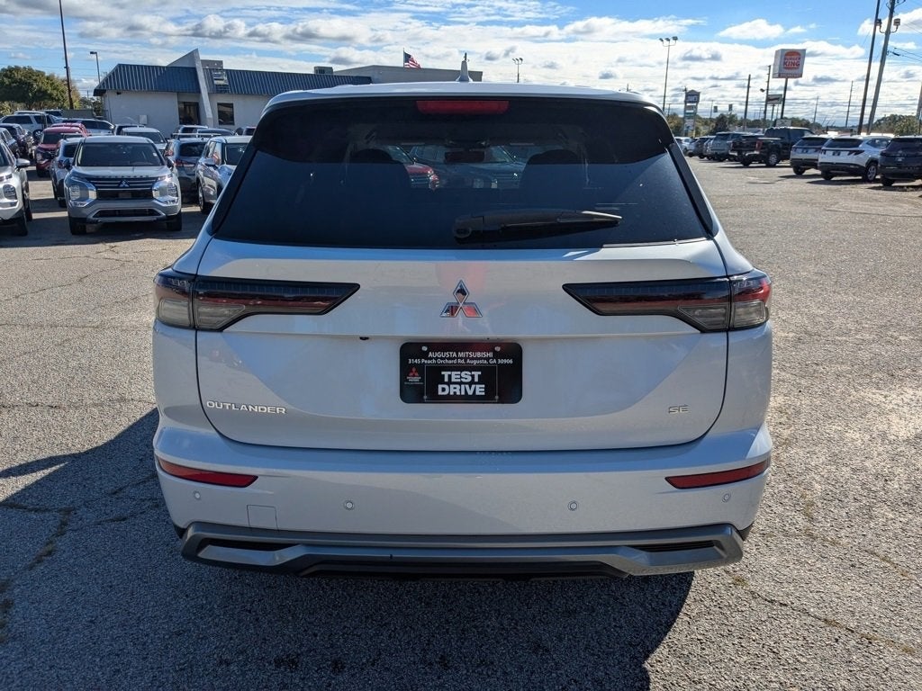 2025 Mitsubishi Outlander SE