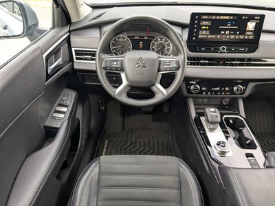 2025 Mitsubishi Outlander SE