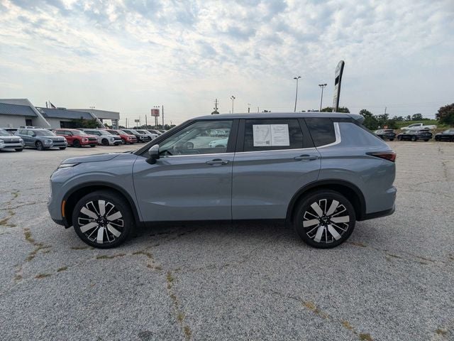 2025 Mitsubishi Outlander SE